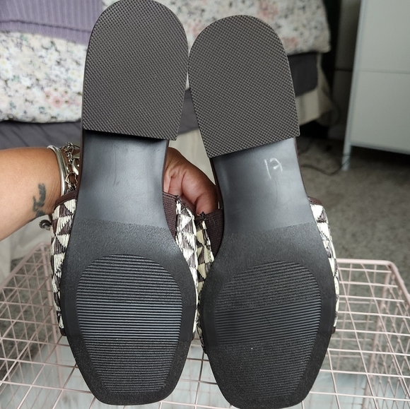 Report Brown and Cream Geometric Slide Sandals - Picture 6 of 7